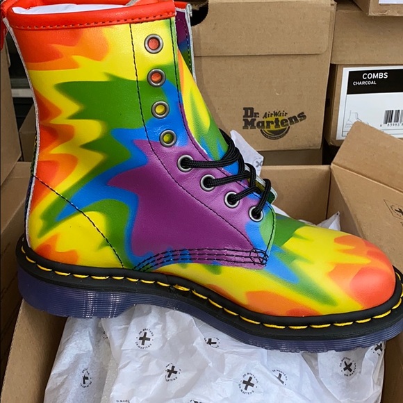 🔥DR. MARTENS 1460 PRIDE TIE-DYE PRINT NWT - Picture 9 of 12